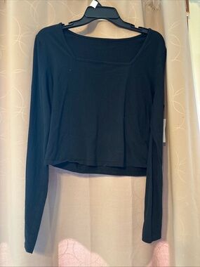 Square-Neck Black Long-Sleeve Crop Tee